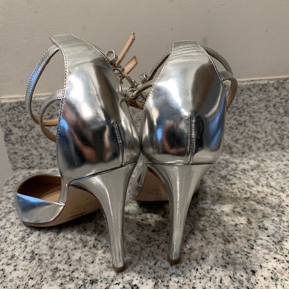 Pumps - Picture 3 of 4